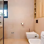 Luxury Lariv I With Pool