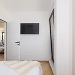 Luxury Lariv I With Pool Apartment