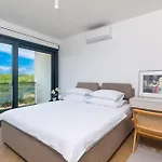 Luxury Lariv I With Pool Appartement Krk Town