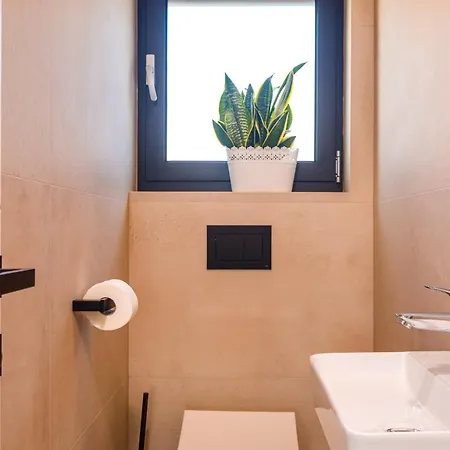 Luxury Lariv Apartment *