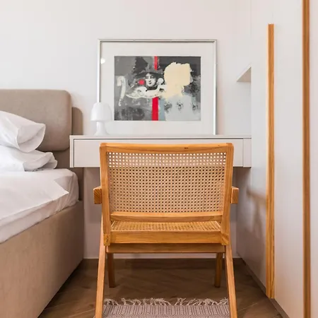 Apartment Luxury Lariv *