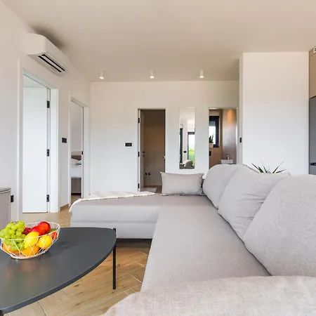 Luxury Lariv I With Pool * Krk Town