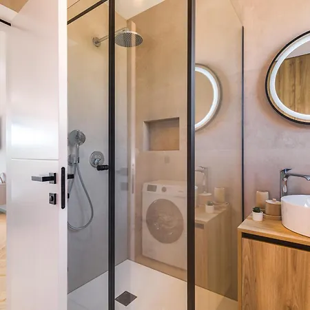 Luxury Lariv I With Pool Apartamento *