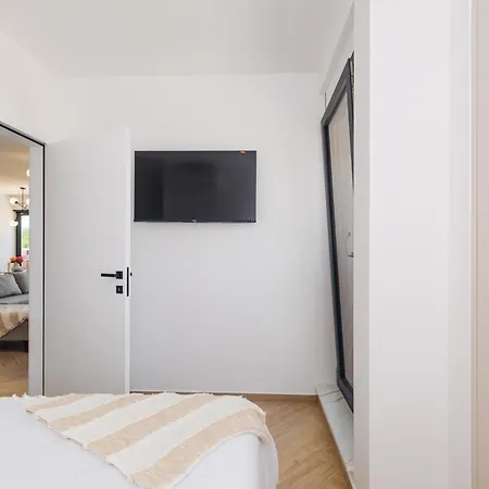Luxury Lariv Apartment