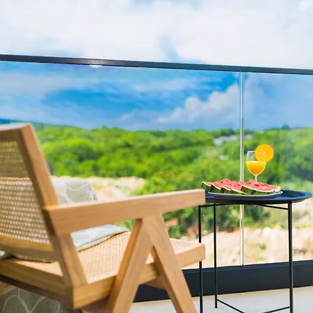 Luxury Lariv I With Pool Apartamento *