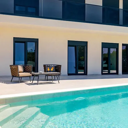 Luxury Lariv I With Pool Apartament *
