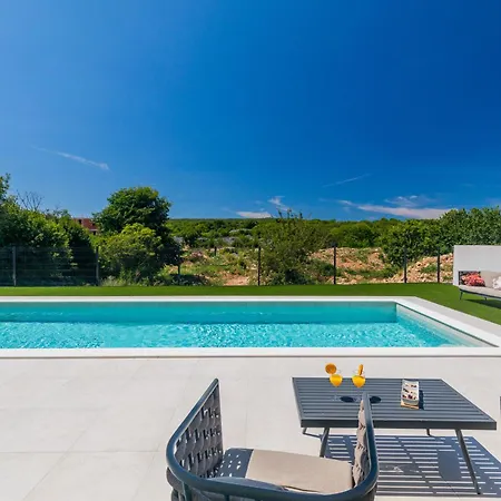 Luxury Lariv I With Pool Διαμέρισμα Krk Town