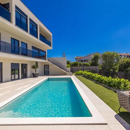 Διαμέρισμα Luxury Lariv I With Pool Krk Town