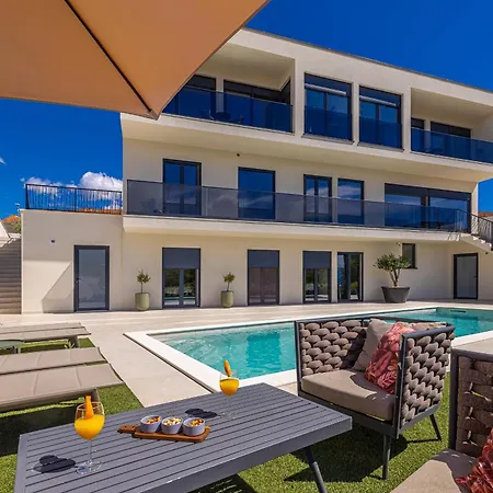 Luxury Lariv I With Pool * Krk Town