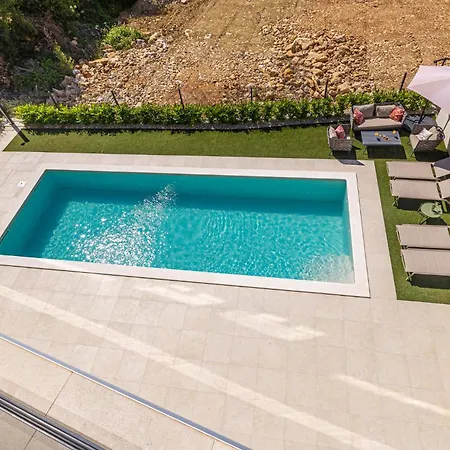 Διαμέρισμα Luxury Lariv I With Pool *