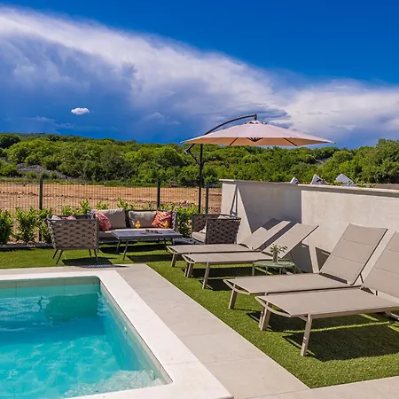 Luxury Lariv I With Pool Krk Town