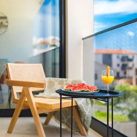 Luxury Lariv I With Pool Διαμέρισμα