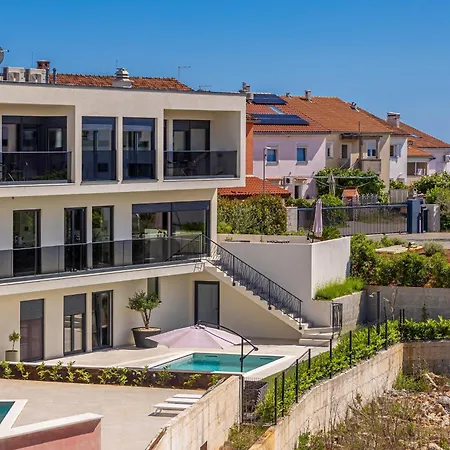 Luxury Lariv I With Pool Krk Town