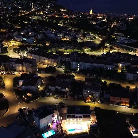 Διαμέρισμα Luxury Lariv I With Pool Krk Town