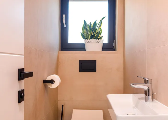 Luxury Lariv 아파트 *