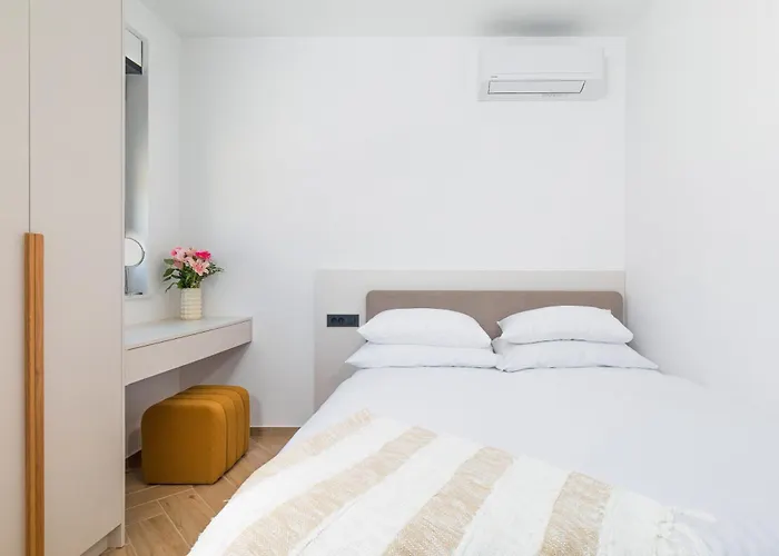 Luxury Lariv 크르크