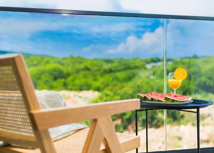 Luxury Lariv 아파트 *