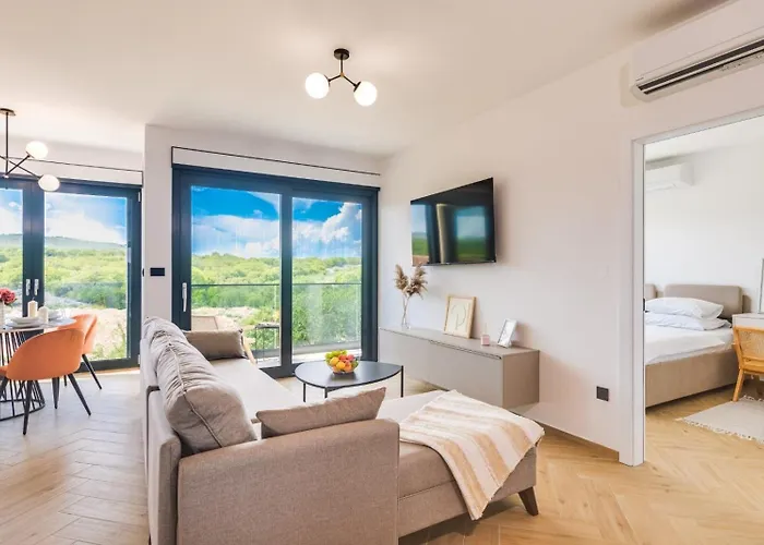 Luxury Lariv 크르크