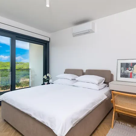 Luxury Lariv I With Pool Apartament Krk Town